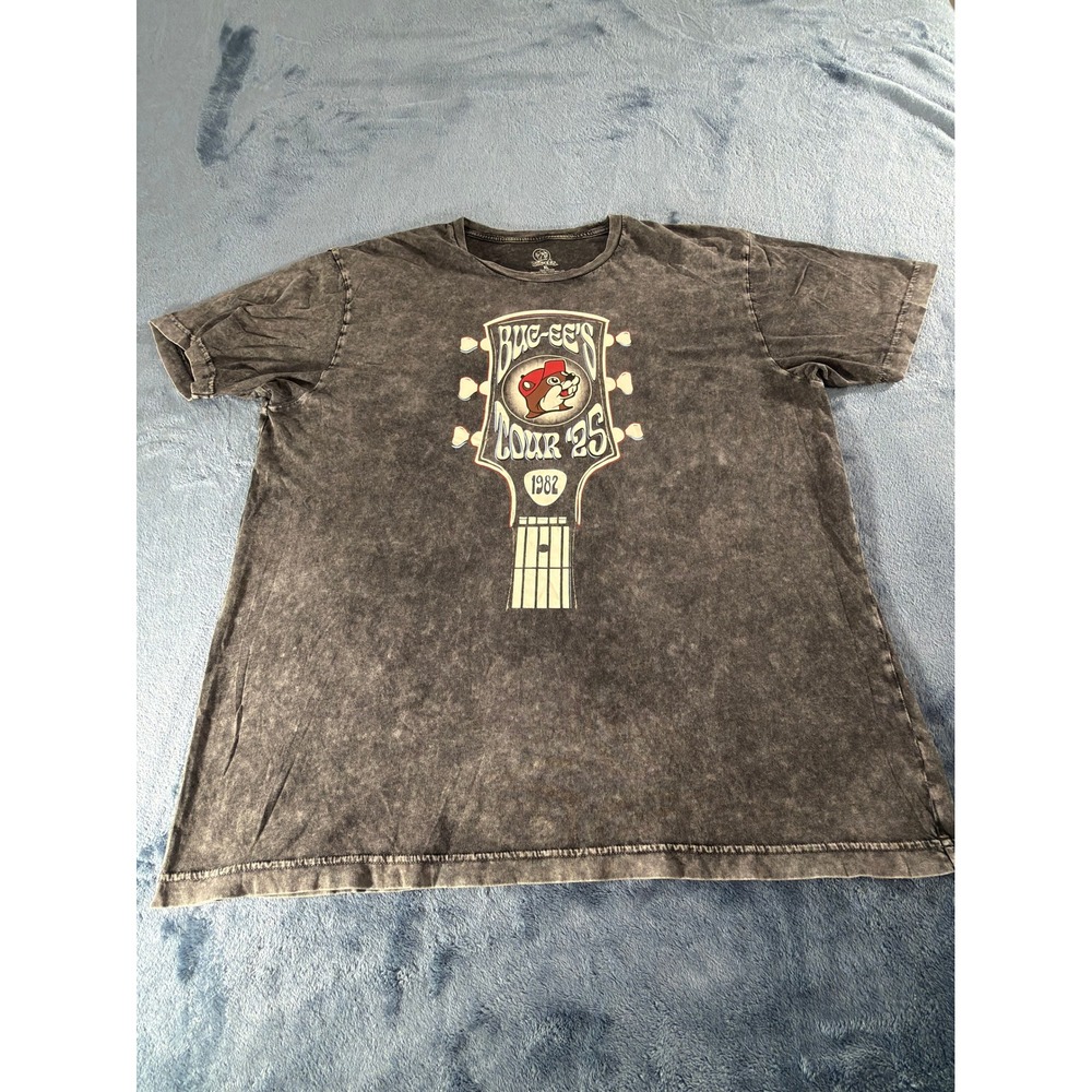 Buc-ee's Tour 25 Graphic T-Shirt Mens XL Gray Mineral Wash Excellent Guitar Head